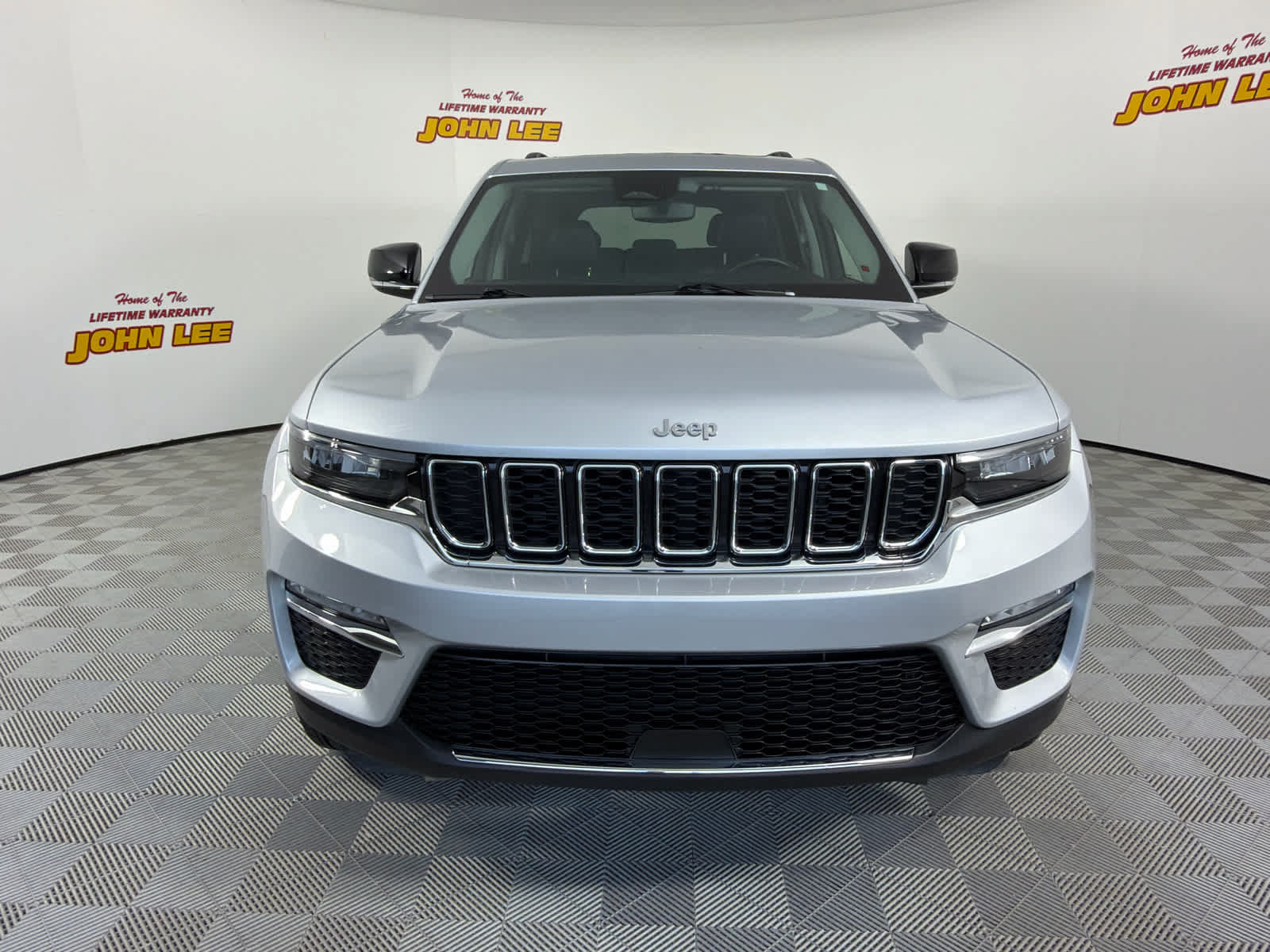 Used 2022 Jeep Grand Cherokee Limited AWD/4WD image 9