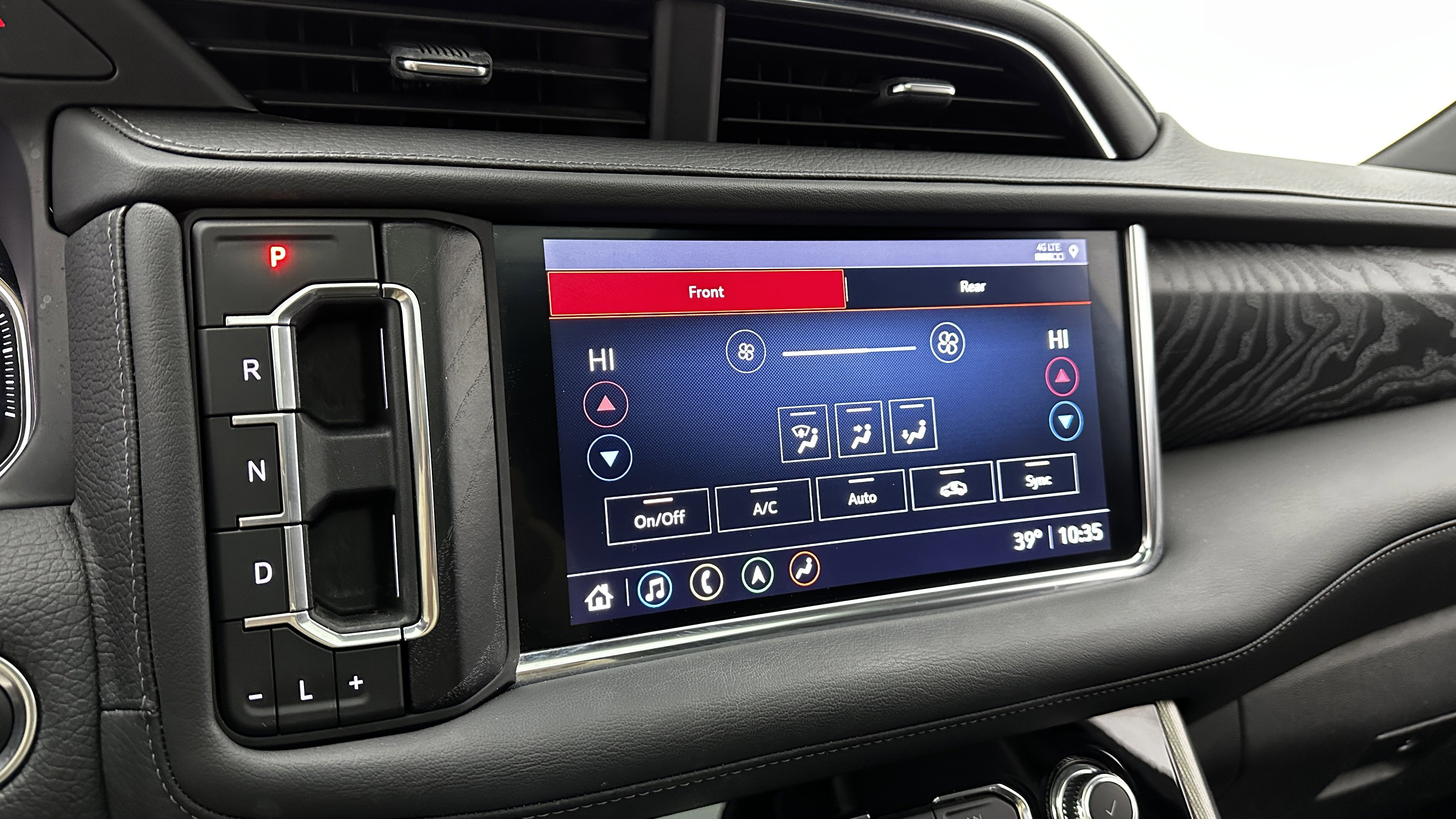 Used 2021 GMC Yukon Denali w/ Denali Premium Package image 17