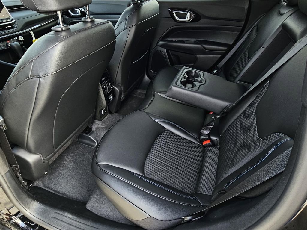 New 2026 Jeep Compass Latitude image 11