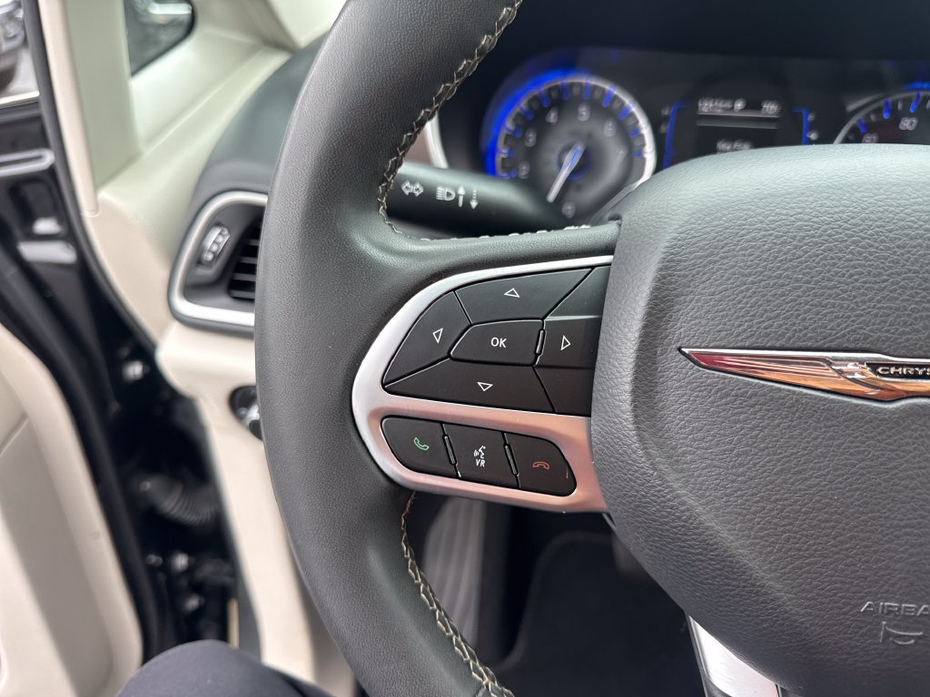 Used 2023 Chrysler Voyager LX FWD image 35