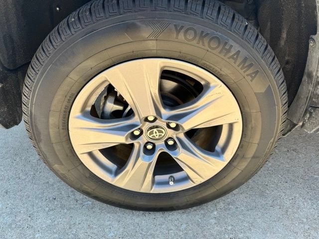 Used 2023 Toyota RAV4 LE AWD/4WD image 9