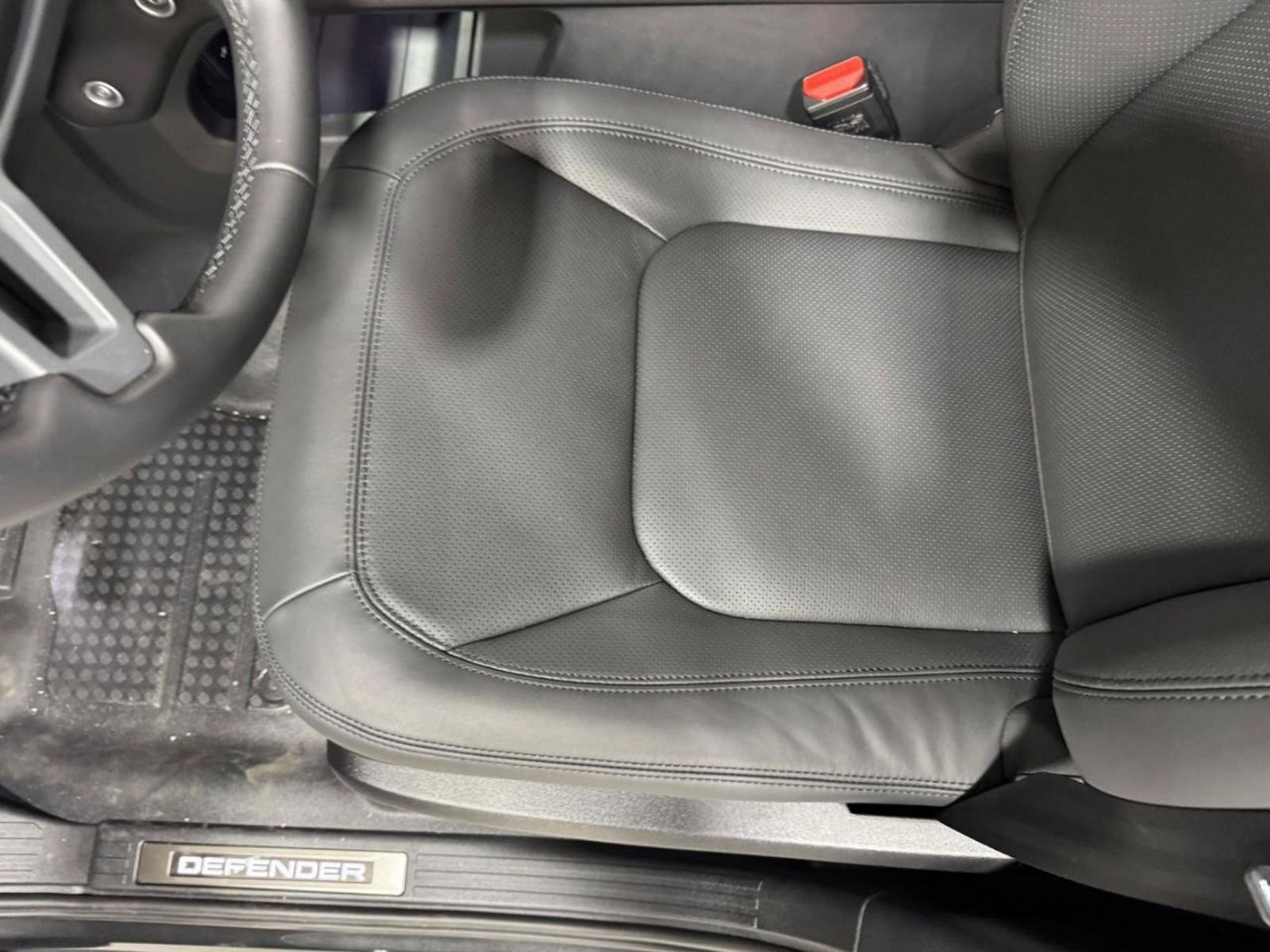 New 2026 Land Rover Defender 130 X-Dynamic SE image 27