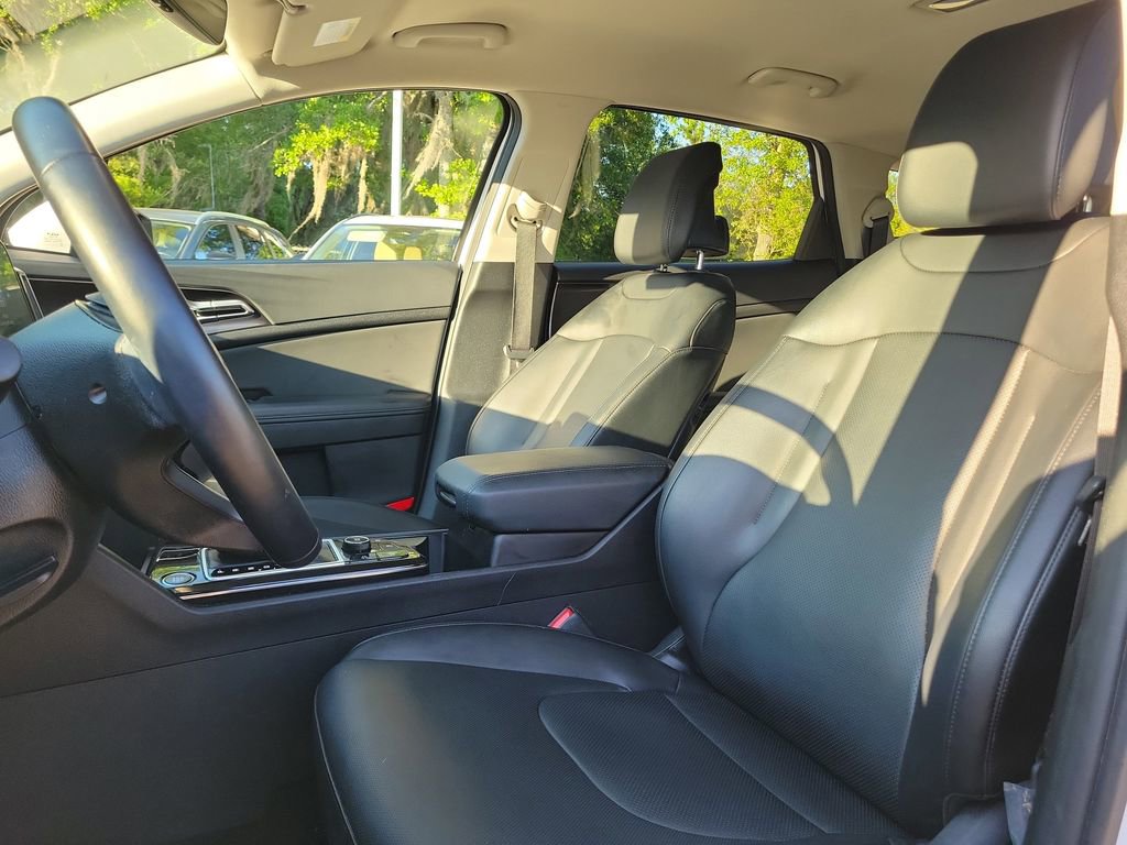 Used 2024 Kia Sportage EX image 16