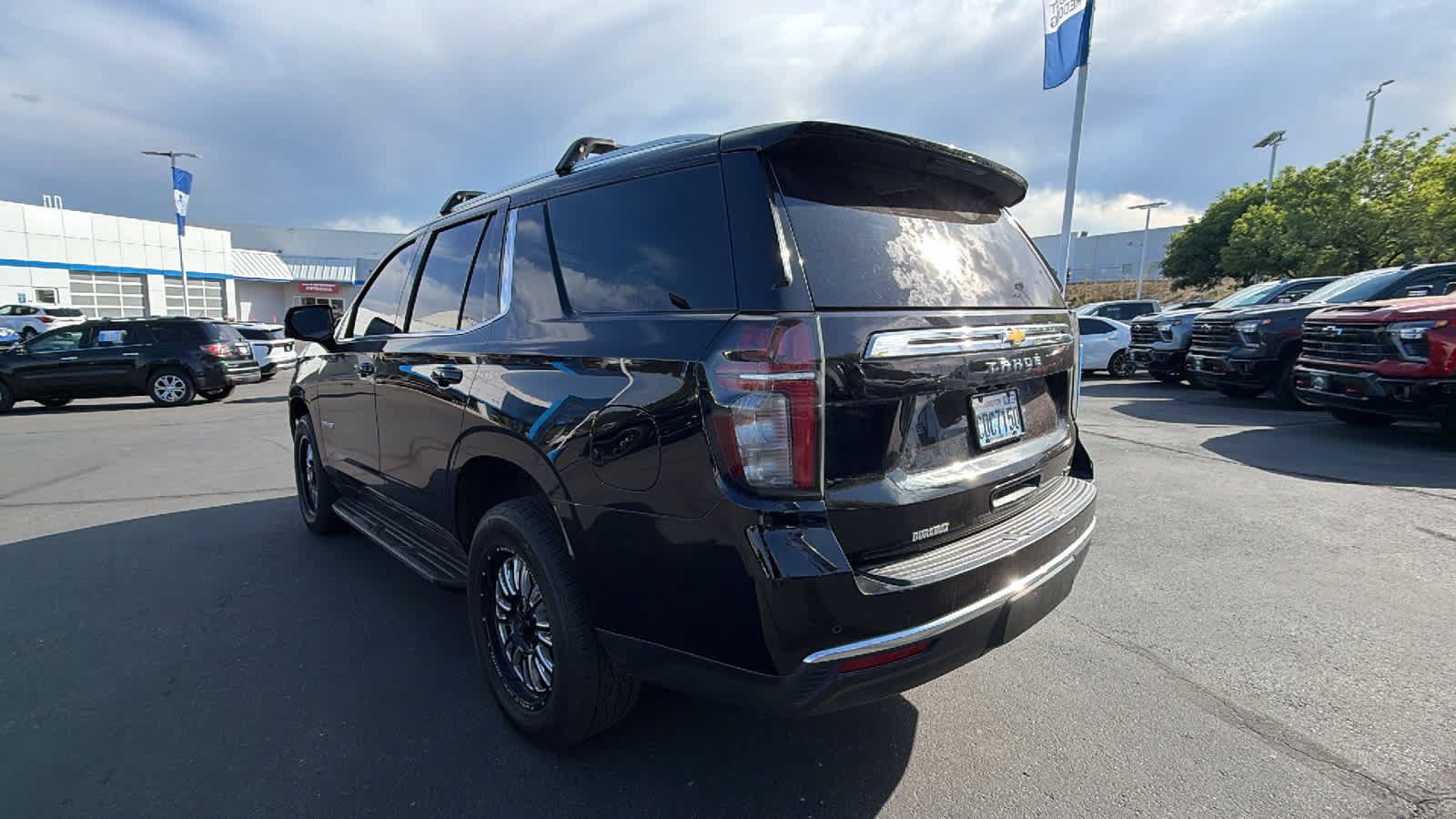 Used 2022 Chevrolet Tahoe LT w/ Luxury Package AWD/4WD image 7