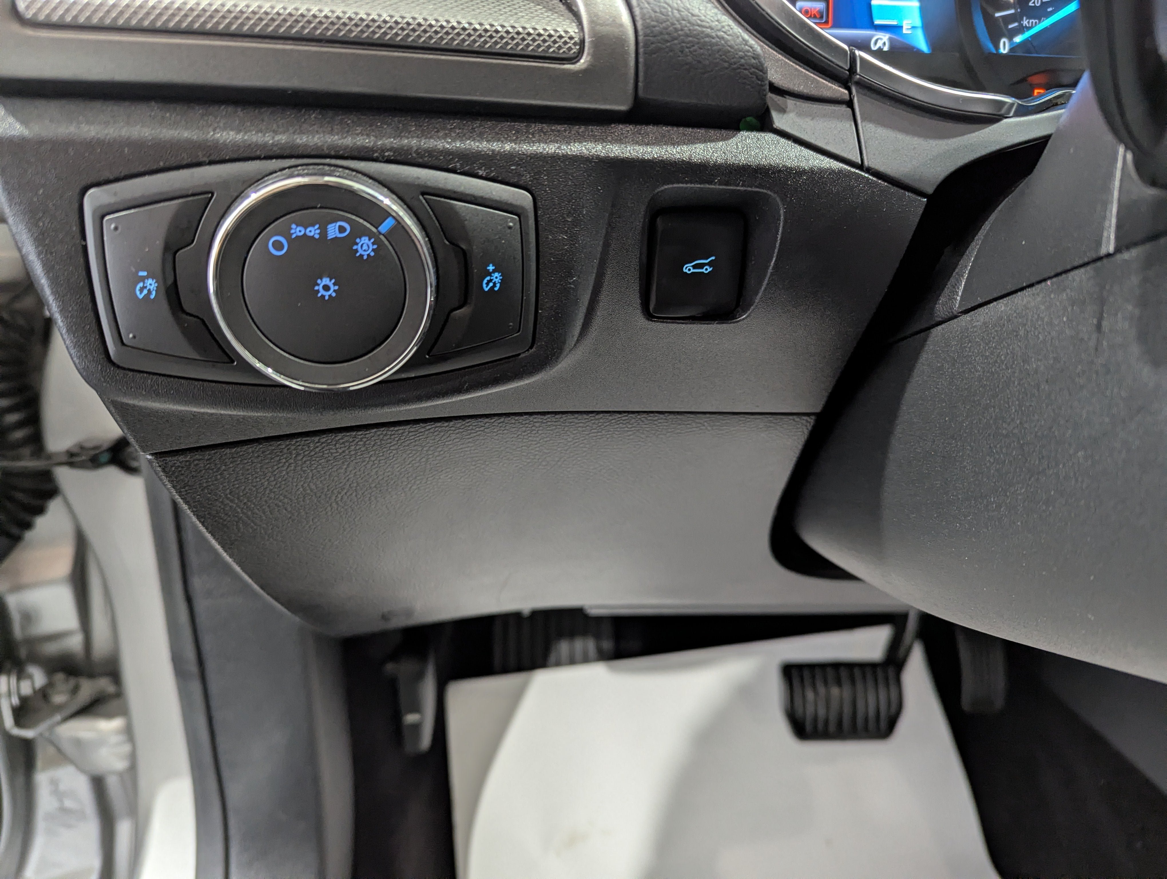 Used 2017 Ford Fusion SE w/ Fusion SE Technology Package FWD image 15