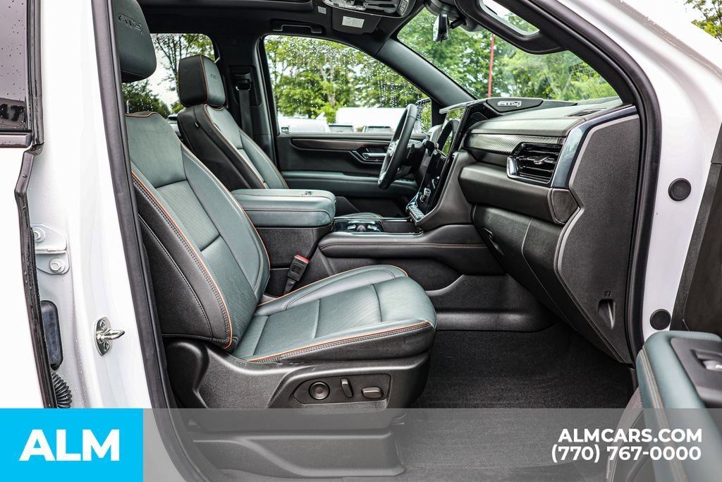 Used 2025 GMC Yukon XL AT4 w/ AT4 Premium Package AWD/4WD image 22