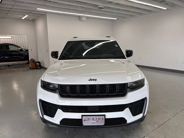 New 2026 Jeep Grand Cherokee Altitude AWD/4WD image 2