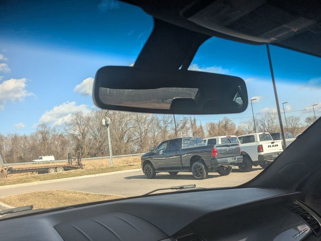 Used 2018 Ford Taurus SEL image 31