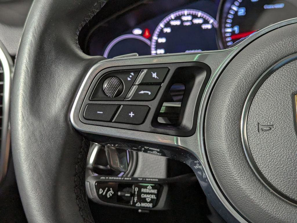 Used 2022 Porsche Cayenne Platinum Edition image 29