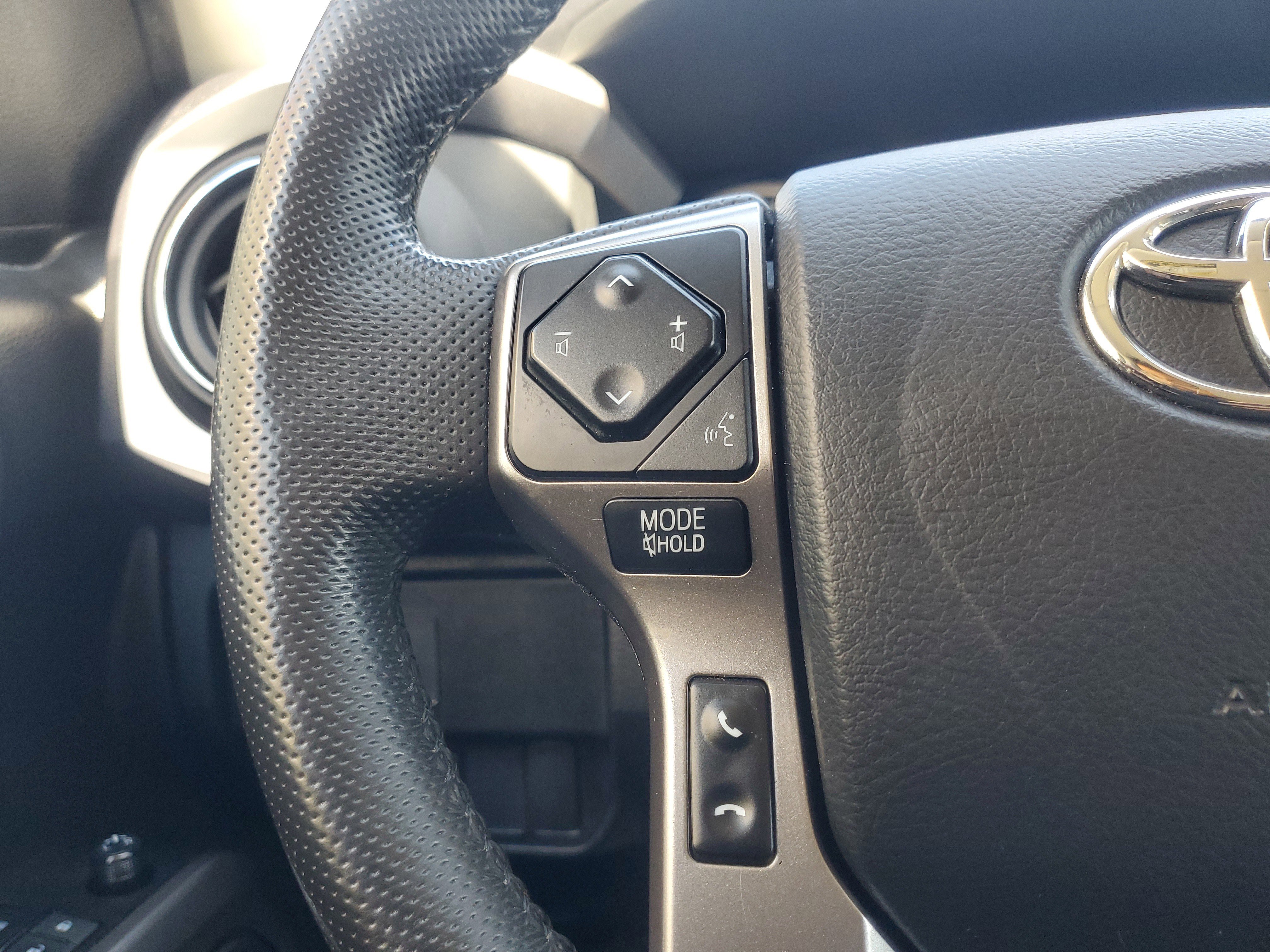 Used 2022 Toyota Tacoma SR5 w/ Technology Package RWD image 20