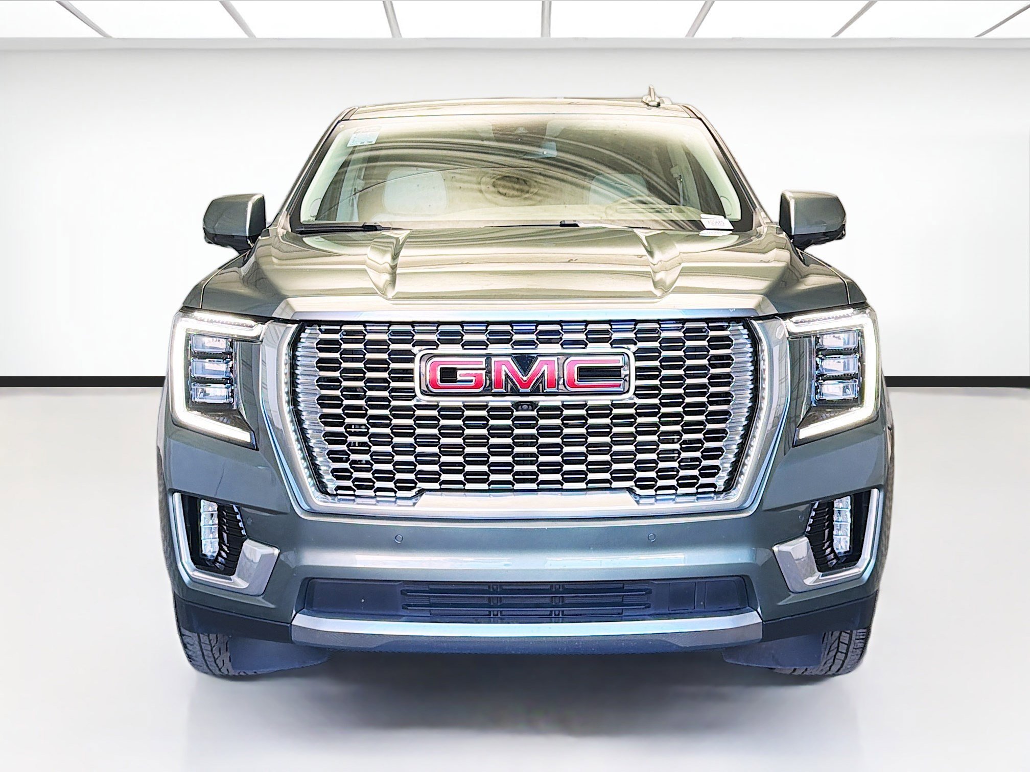 Used 2023 GMC Yukon Denali RWD image 2