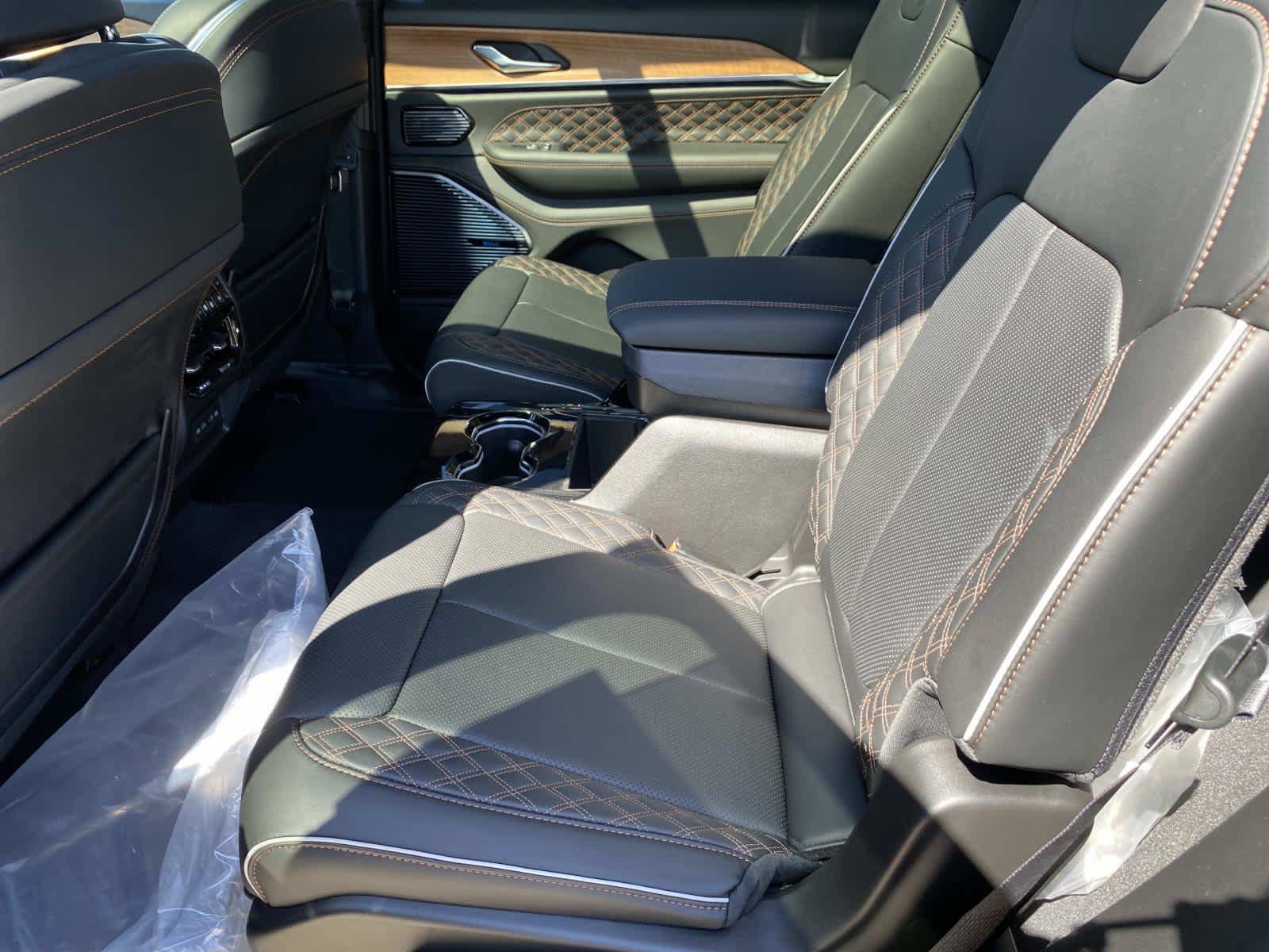 New 2027 Jeep Grand Cherokee L Summit w/ Obsidian Package AWD/4WD image 10