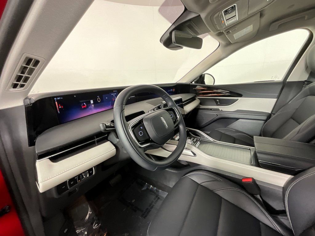 Used 2025 Lincoln Nautilus Premier image 15