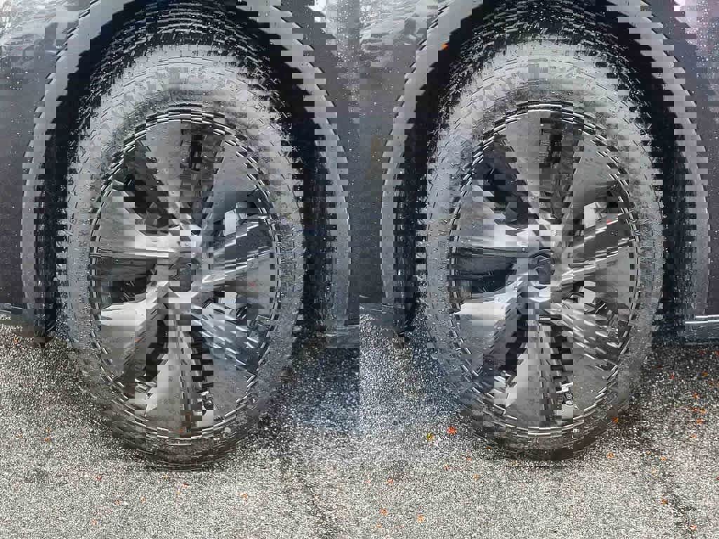 Used 2024 Tesla Model Y 2WD image 12