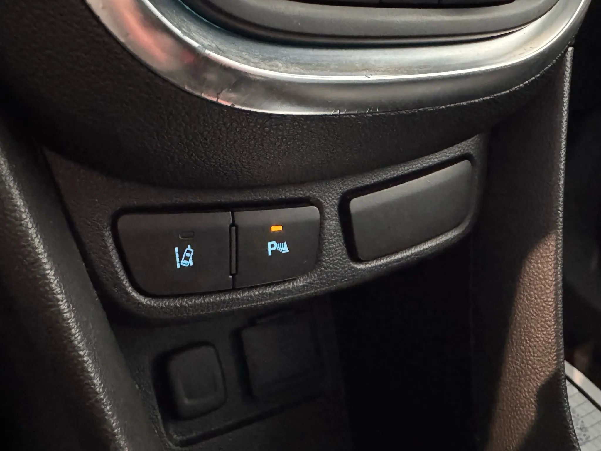 Used 2016 Buick Encore Premium w/ Experience Buick Package image 32