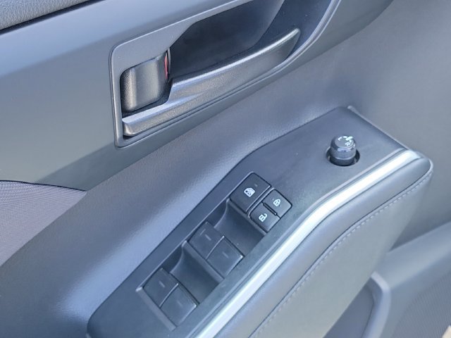 Used 2024 Toyota Highlander LE FWD image 17