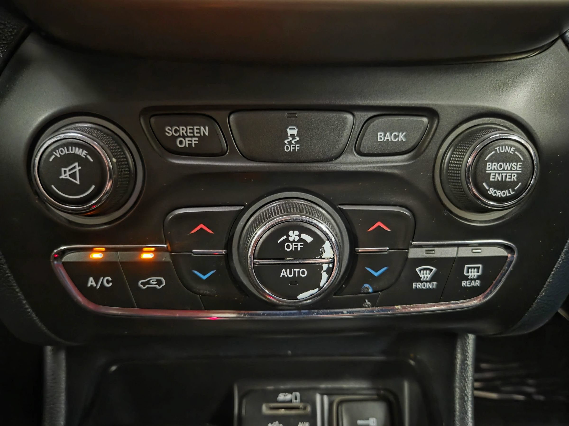 Used 2014 Jeep Cherokee Limited AWD/4WD image 26