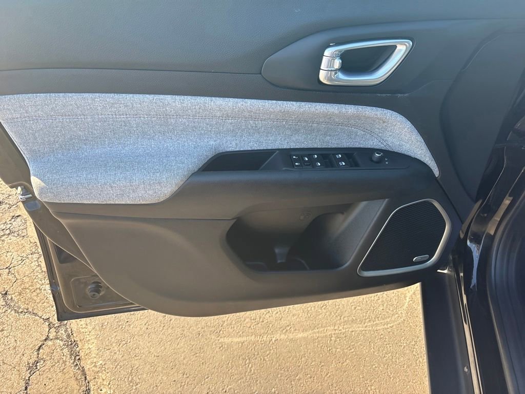 Used 2023 Jeep Compass Latitude w/ Sun and Sound Group image 11