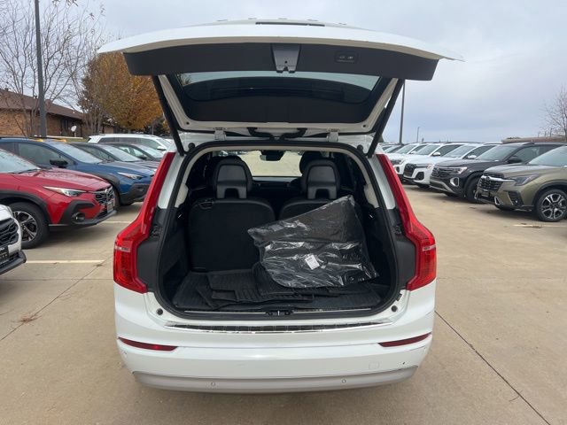 Used 2022 Volvo XC90 T5 Momentum w/ Protection Package image 9