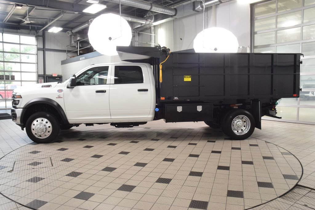 Used 2026 RAM 5500 Tradesman w/ Chrome Appearance Group AWD/4WD image 3