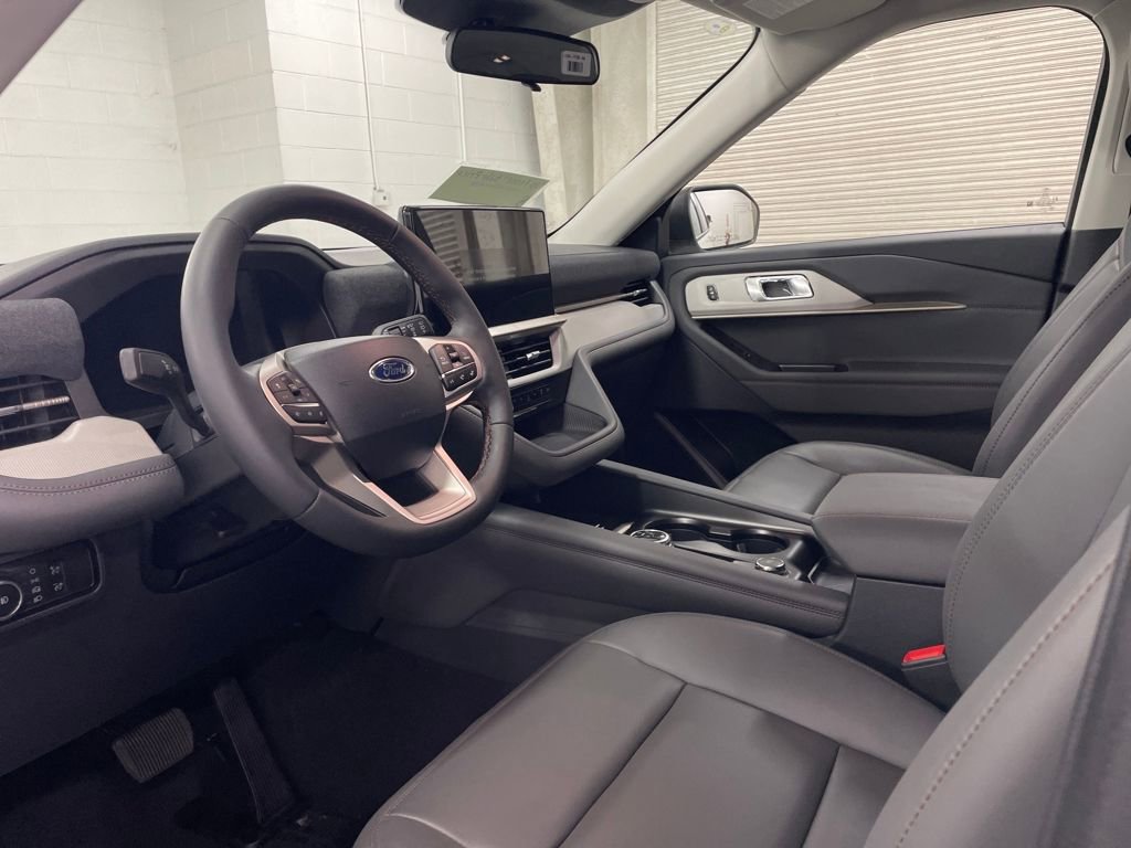 New 2025 Ford Explorer Active w/ Active Comfort Package image 6
