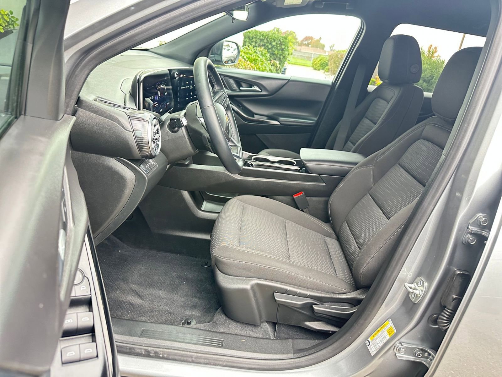 Used 2025 Chevrolet Equinox LT image 37