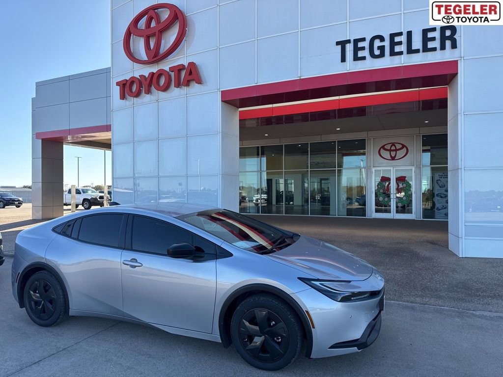 New 2026 Toyota Prius LE image 1