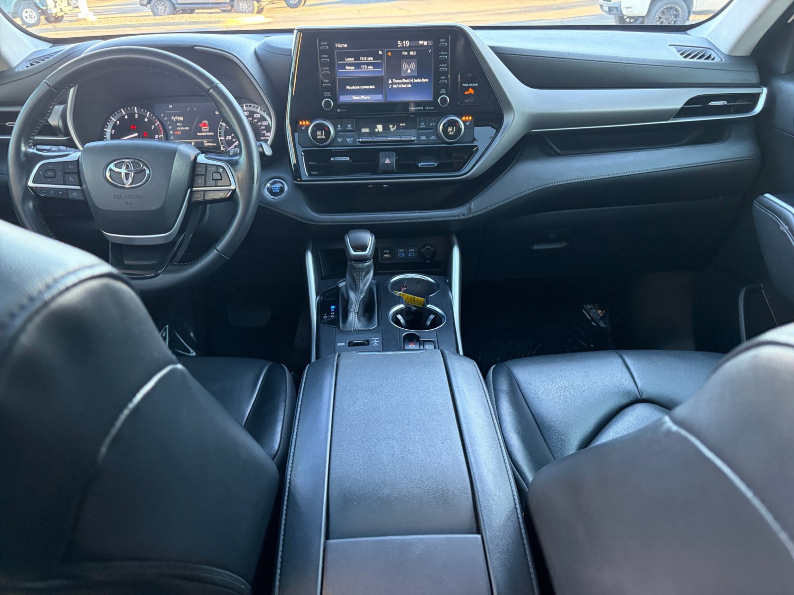 Used 2022 Toyota Highlander XLE AWD/4WD image 17