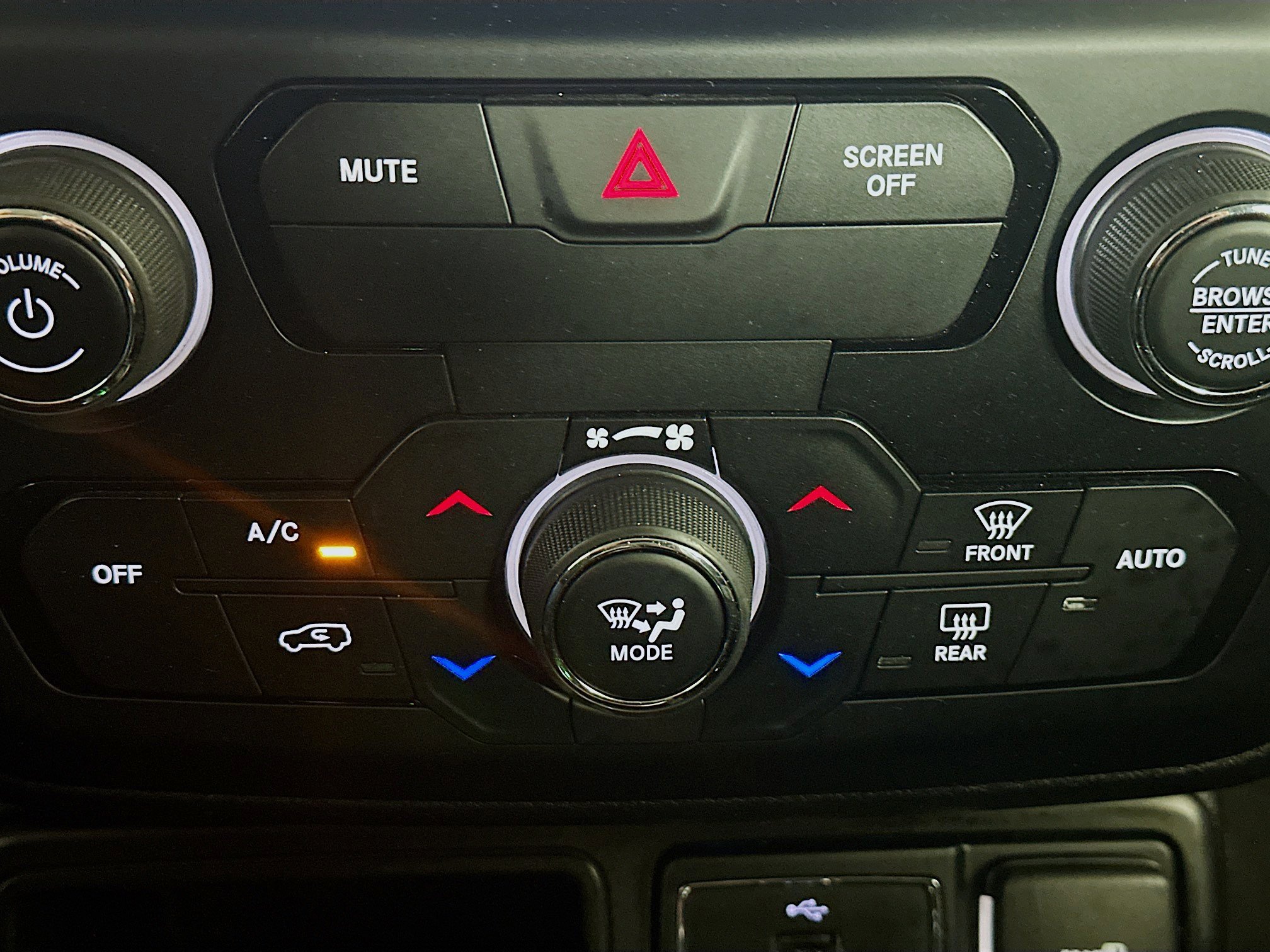 Used 2020 Jeep Renegade Latitude FWD image 23