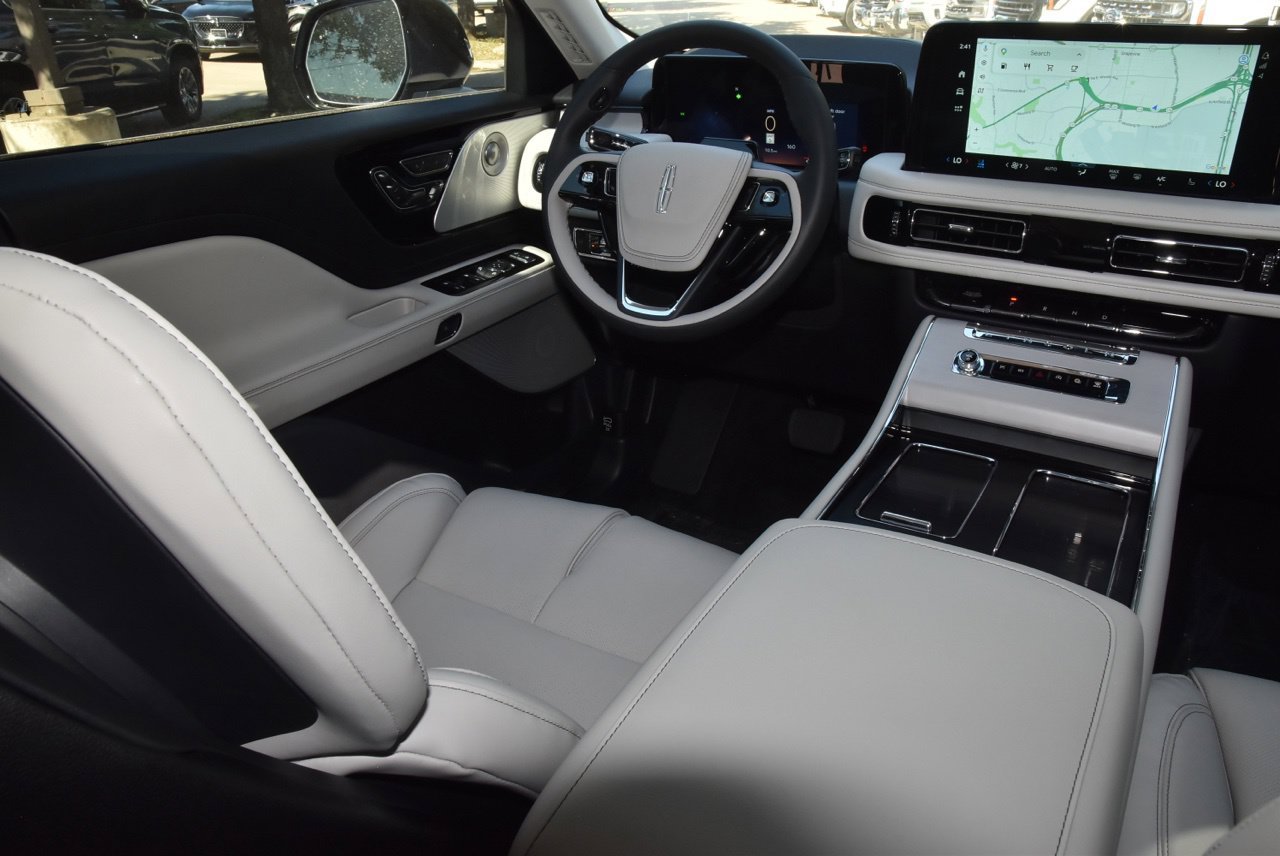 New 2027 Lincoln Aviator Reserve AWD/4WD image 16