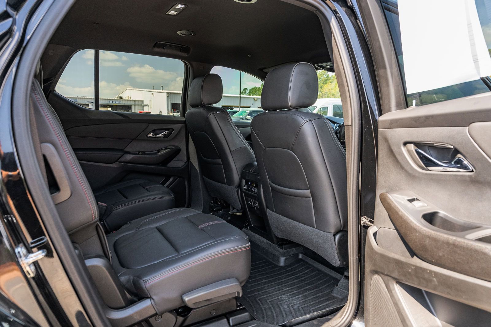 Used 2023 Chevrolet Traverse RS image 13