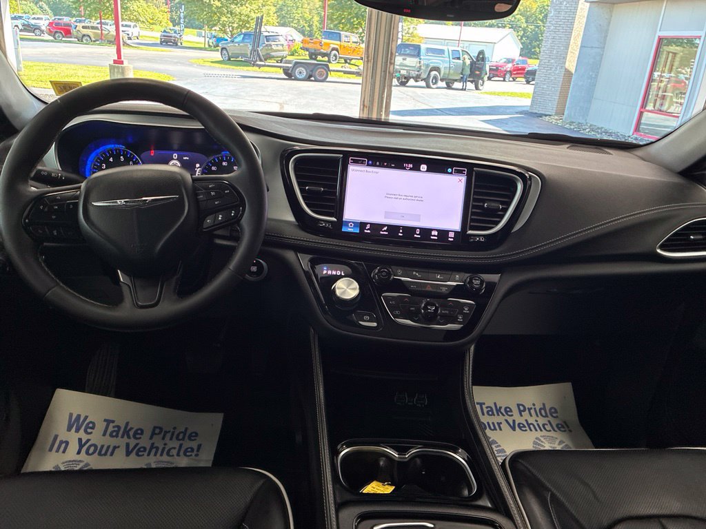 Certified 2025 Chrysler Pacifica Limited FWD image 20
