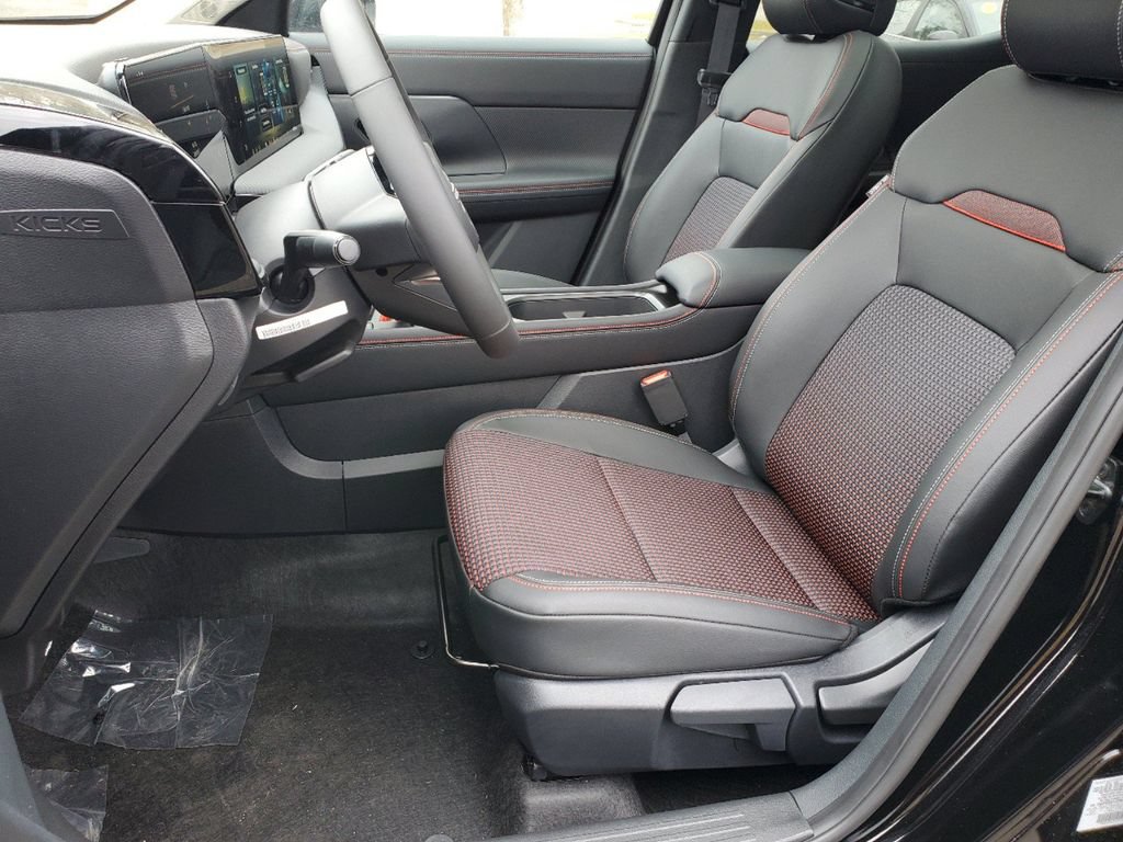 New 2026 Nissan Kicks SR w/ SR Premium Package FWD image 17