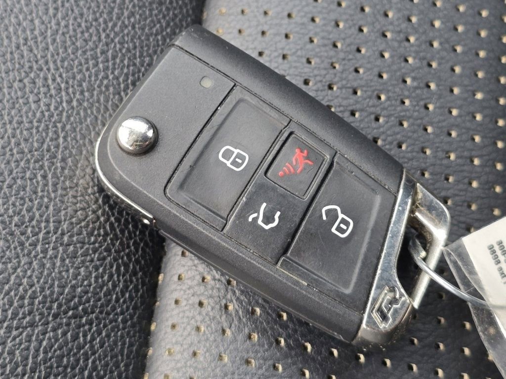 Used 2019 Volkswagen Golf R 4-Door AWD/4WD image 32