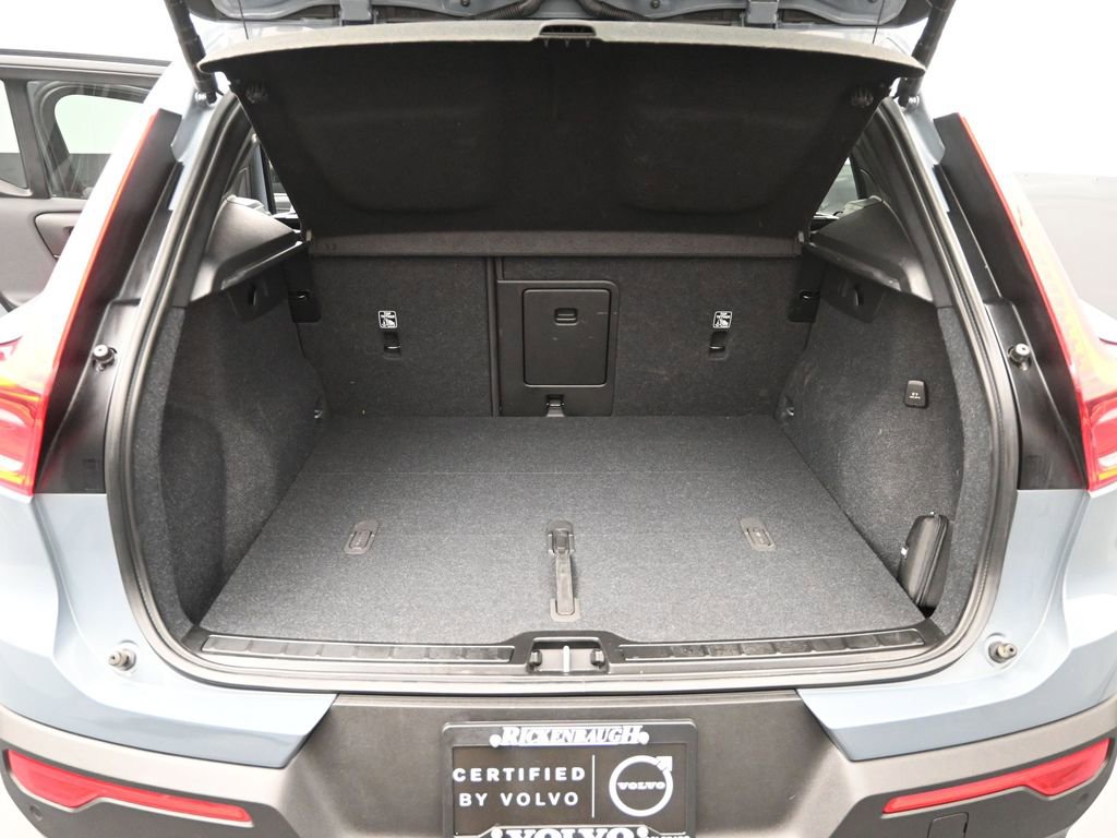 Used 2023 Volvo XC40 B5 Ultimate w/ Protection Package Premier image 19