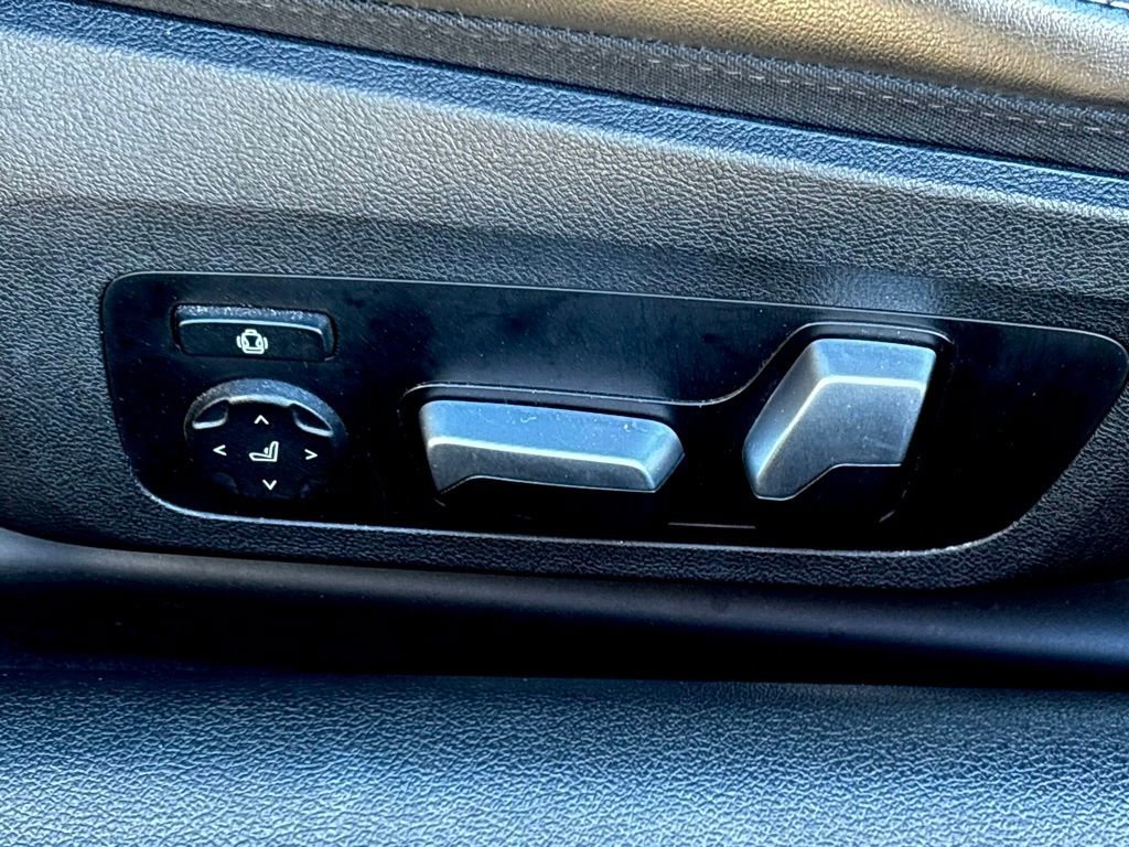 Used 2025 BMW 840i xDrive 840i w/ Driving Assistance Package image 26