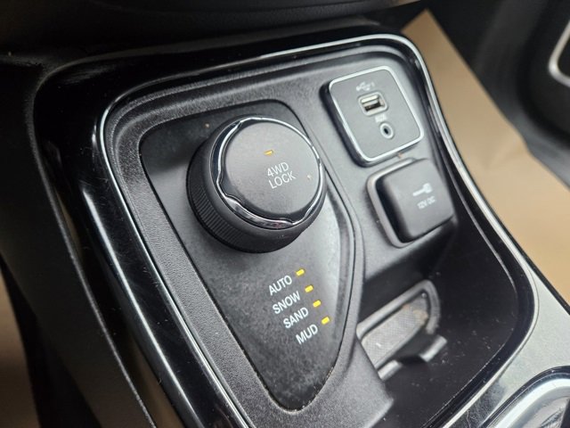Used 2020 Jeep Compass Limited image 30