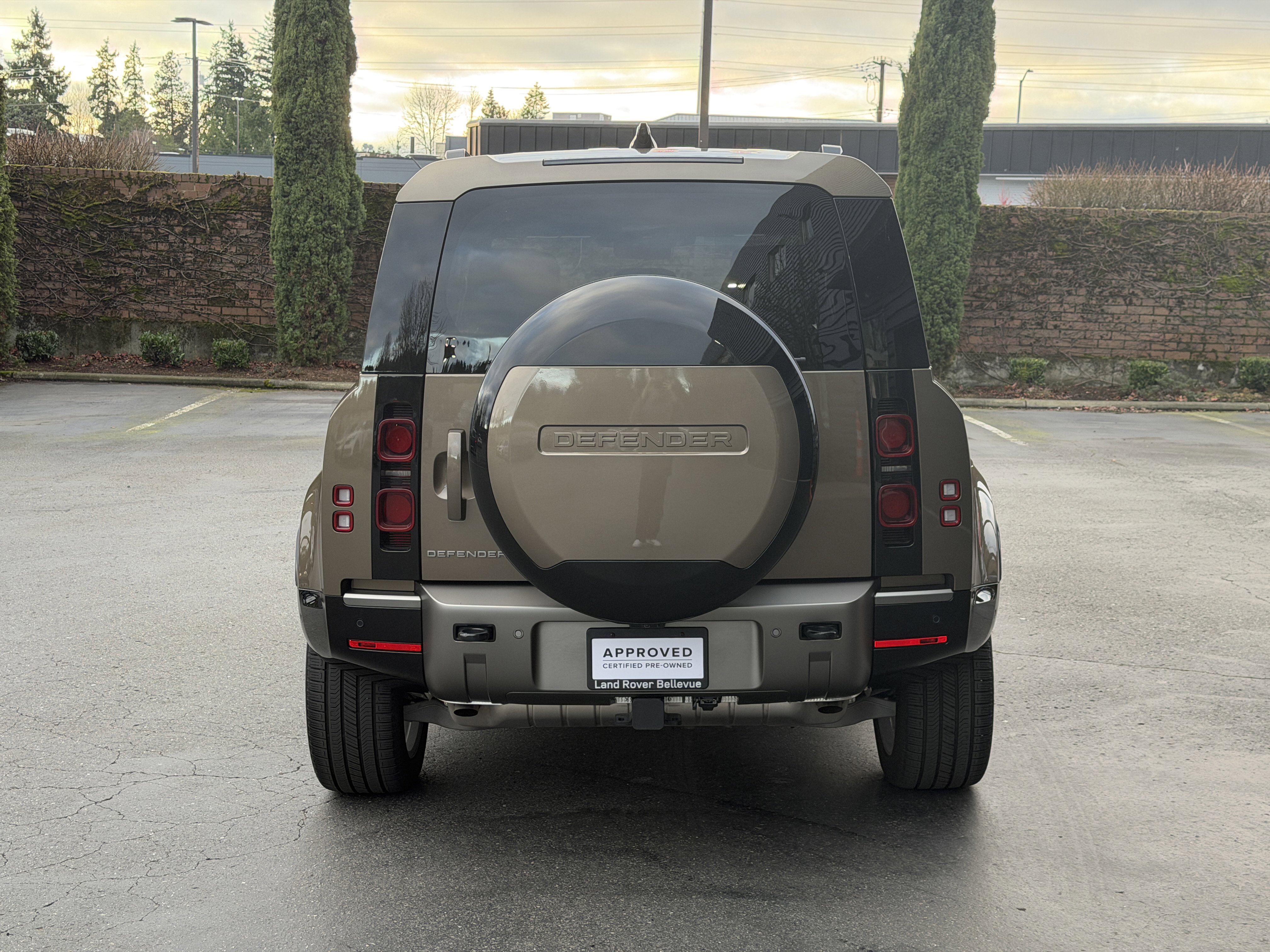 Certified 2025 Land Rover Defender 110 X-Dynamic SE image 7