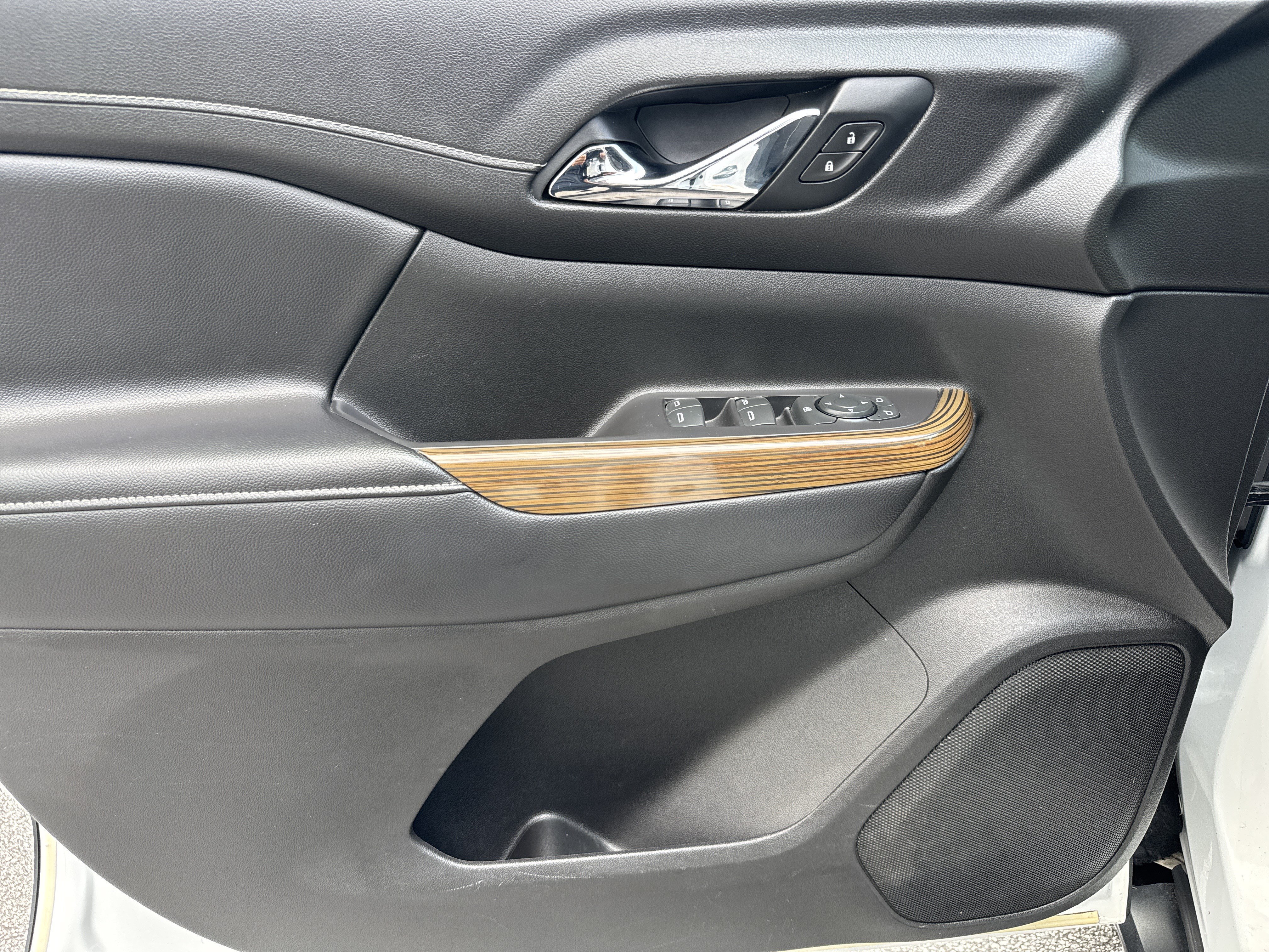 Used 2020 GMC Acadia SLE FWD image 13