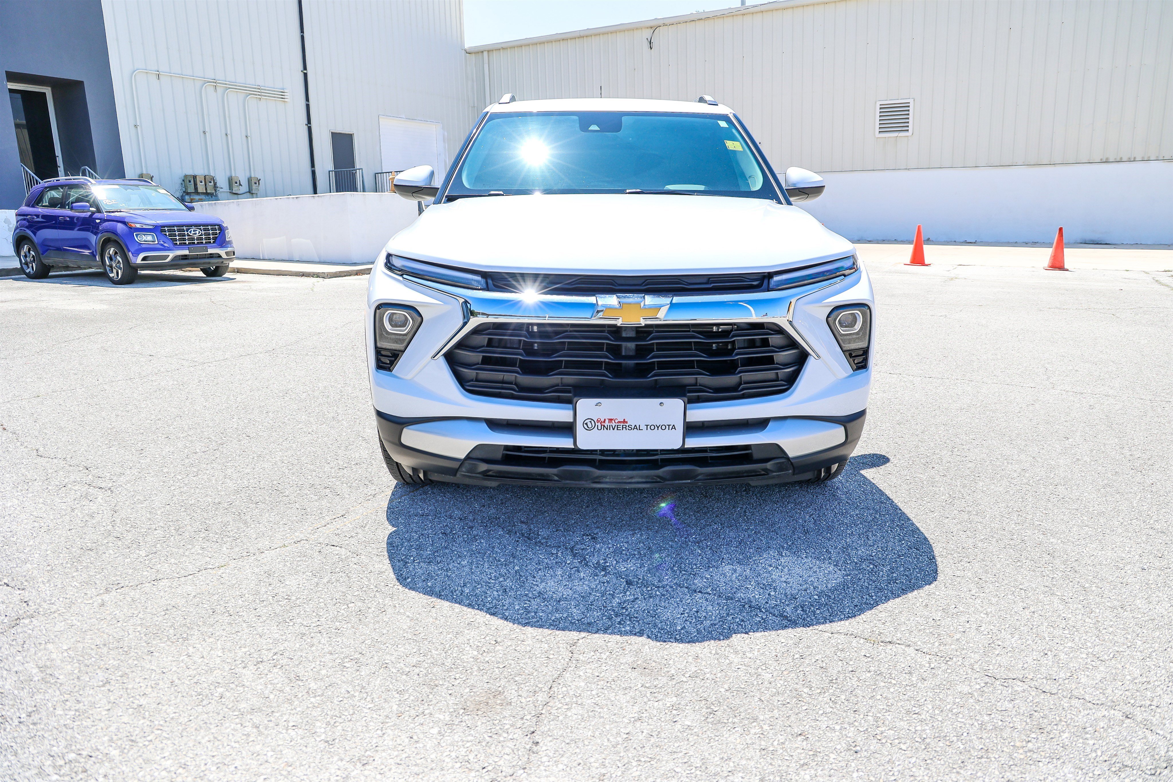 Used 2025 Chevrolet TrailBlazer LT w/ Convenience Package FWD image 3