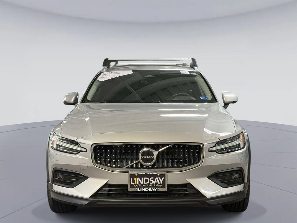 Used 2024 Volvo V60 B5 Cross Country Plus w/ Protection Package Premier AWD/4WD image 8