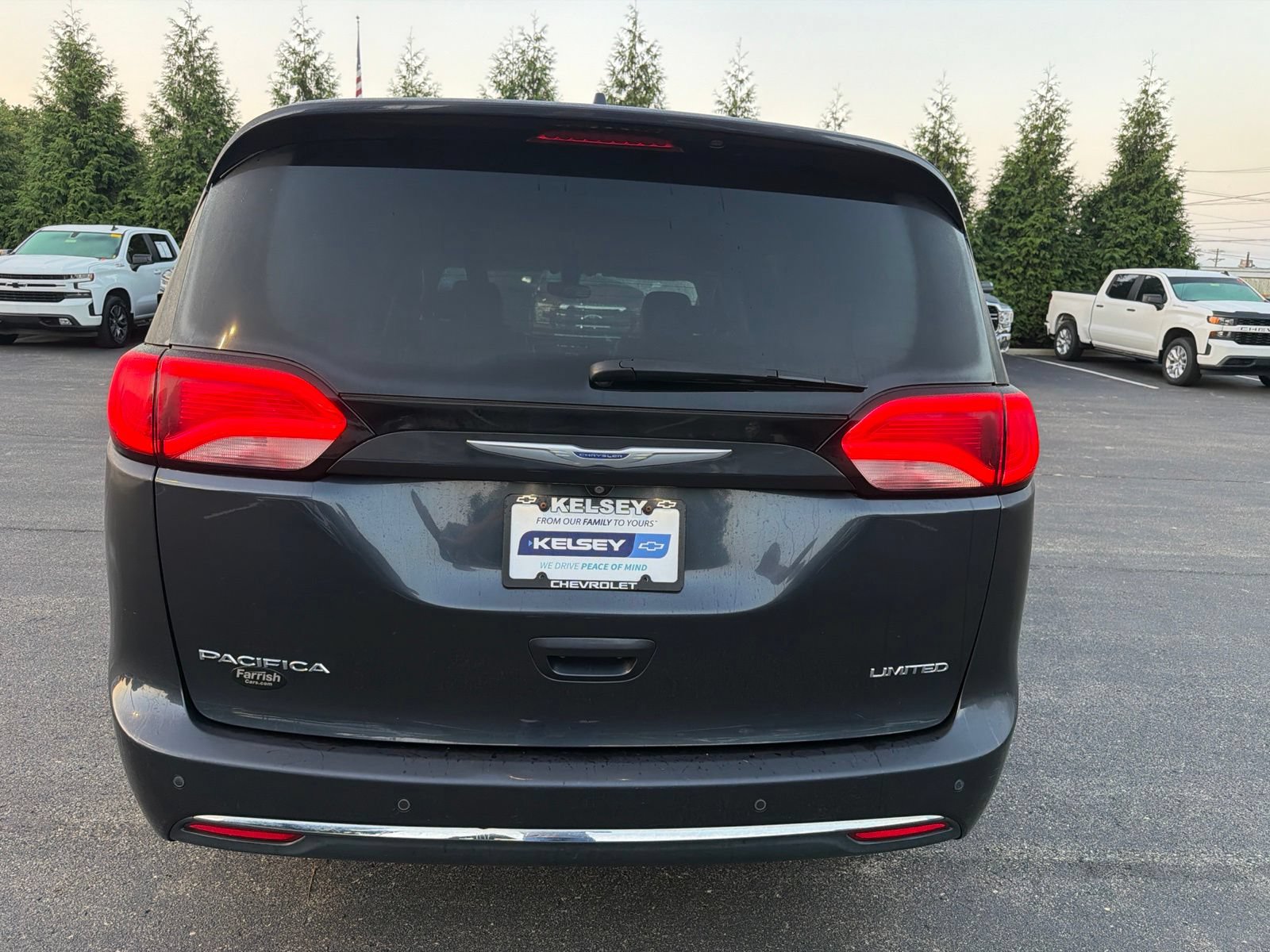 Used 2020 Chrysler Pacifica Limited FWD image 4