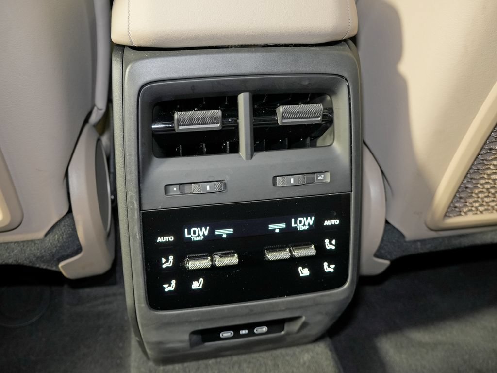 Certified 2025 Porsche Macan 4 Electric AWD/4WD image 40