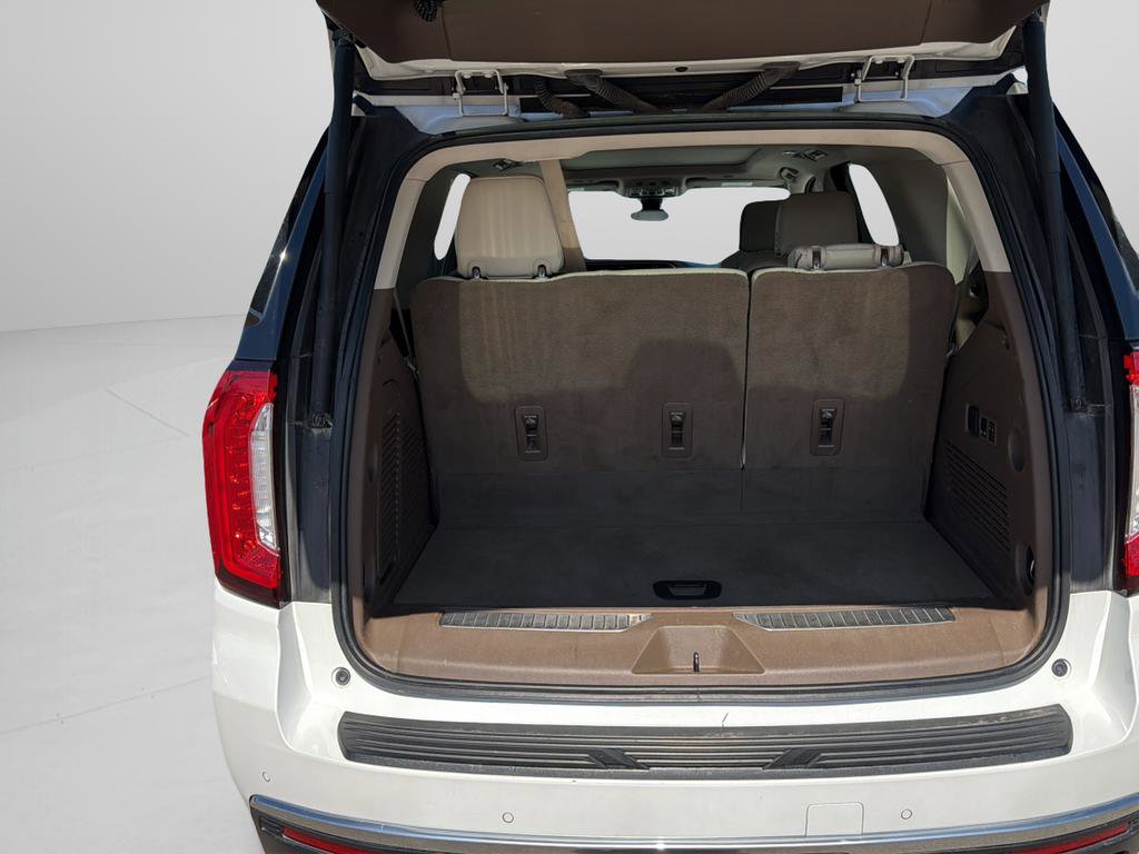Used 2021 GMC Yukon Denali w/ Denali Premium Package image 16
