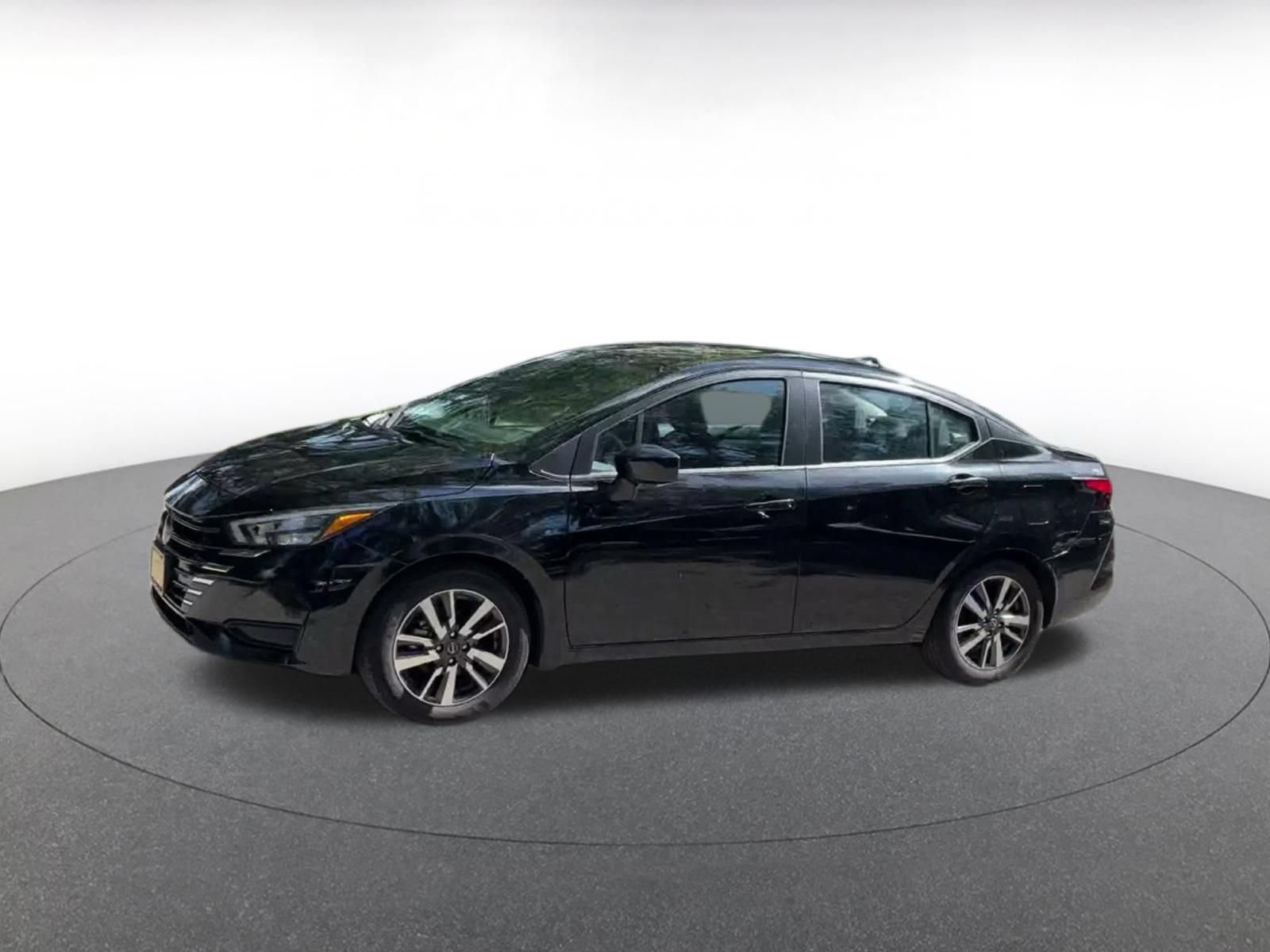 Used 2025 Nissan Versa SV FWD image 8