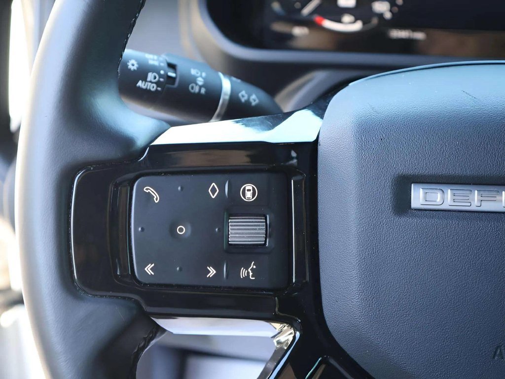 Certified 2024 Land Rover Defender 110 X-Dynamic SE AWD/4WD image 19