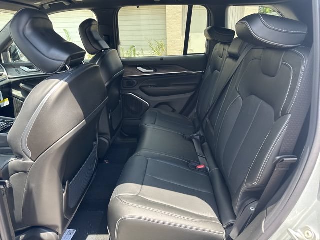 New 2025 Jeep Grand Cherokee Overland w/ Luxury Tech Group IV AWD/4WD image 13