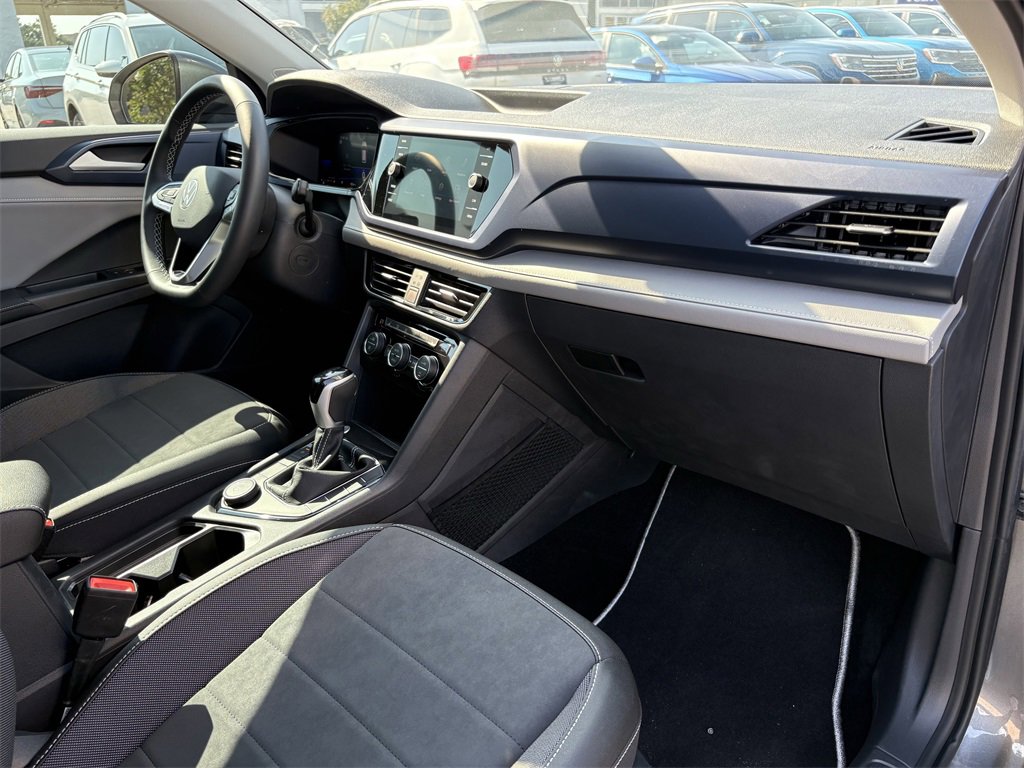 Used 2024 Volkswagen Taos SE image 27
