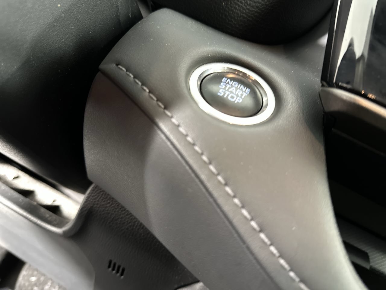 Used 2024 Toyota Highlander Limited FWD image 14