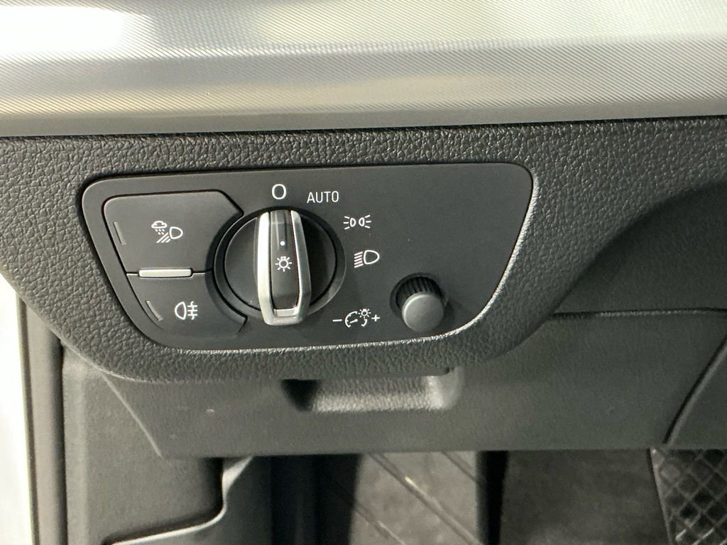 Used 2025 Audi Q5 2.0T Premium image 23